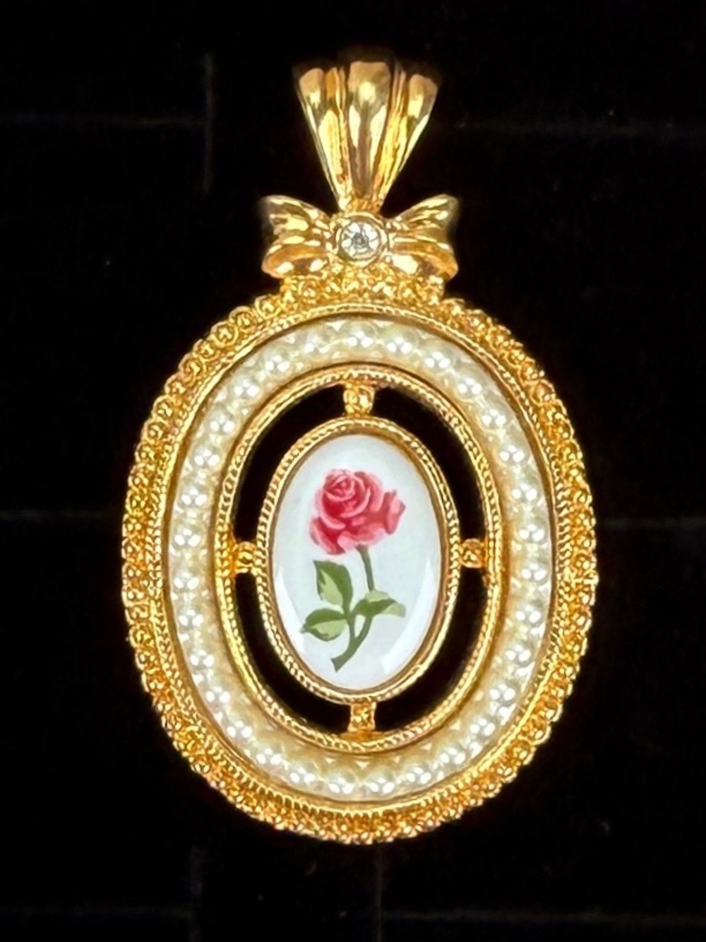 Vintage Signed Avon Gold Tone Rose Floral Faux Pearl Oval Pendant